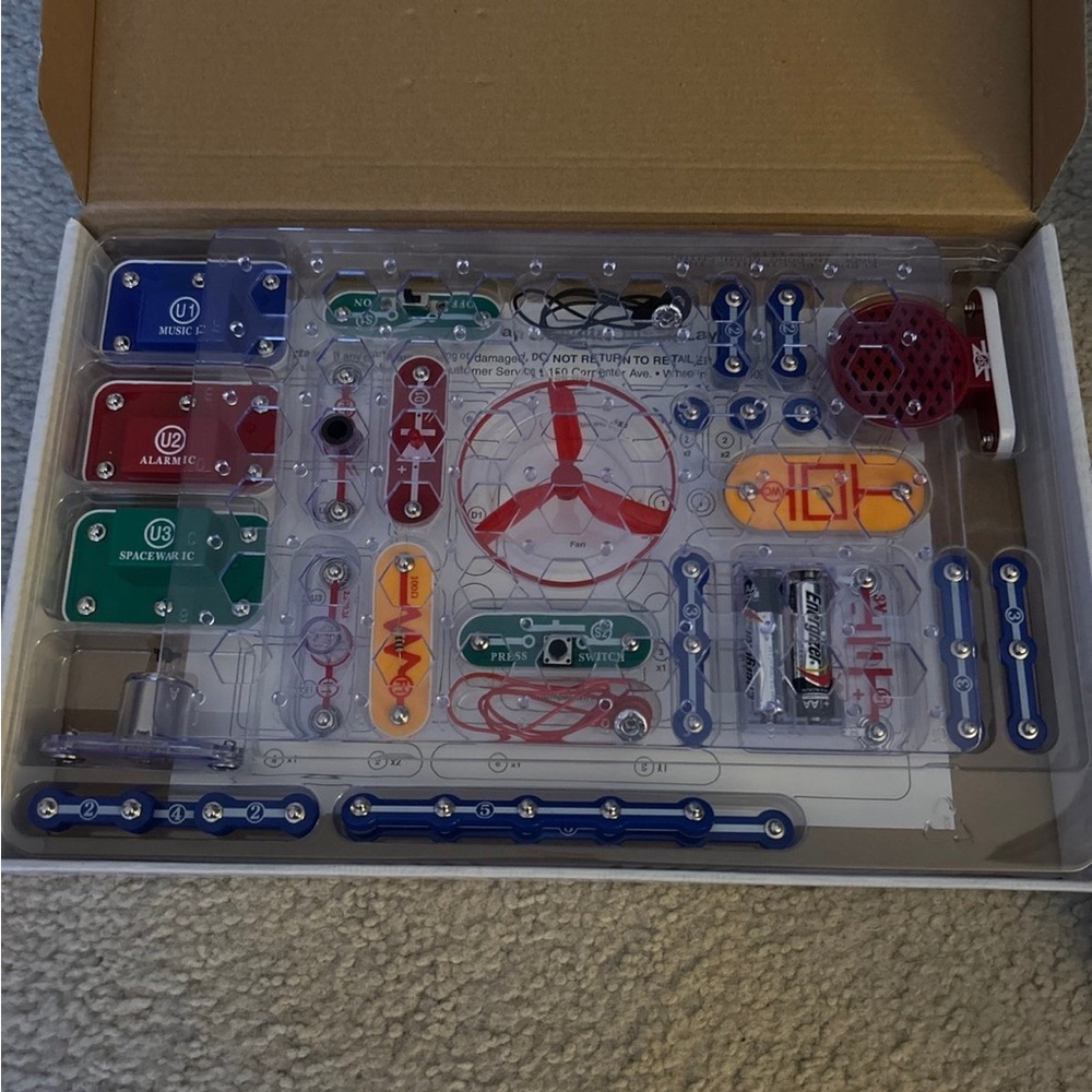 Snap Circuits Jr. Electronics Kit - Picture 2 of 4